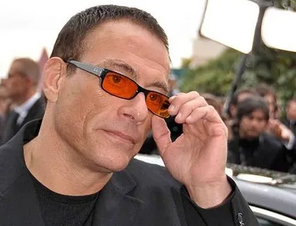 Jean-Claude Van Damme en el festival de cine de Cannes (2010) | Foto: Georges Biard / Wikimeda Commons Una investigación judicial revela que el actor belga Jean-Claude Van Damme, habría mantenido relaciones con cinco mujeres explotadas por una red criminal durante el Festival de Cine de Cannes en 2015.