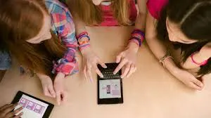 La Generalitat prohibirá el uso de moviles en las aulas a partir del próximo curso | Foto: Pinterest