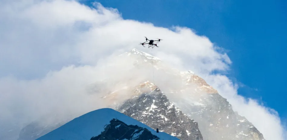 Dron chino de entregas en el Everest