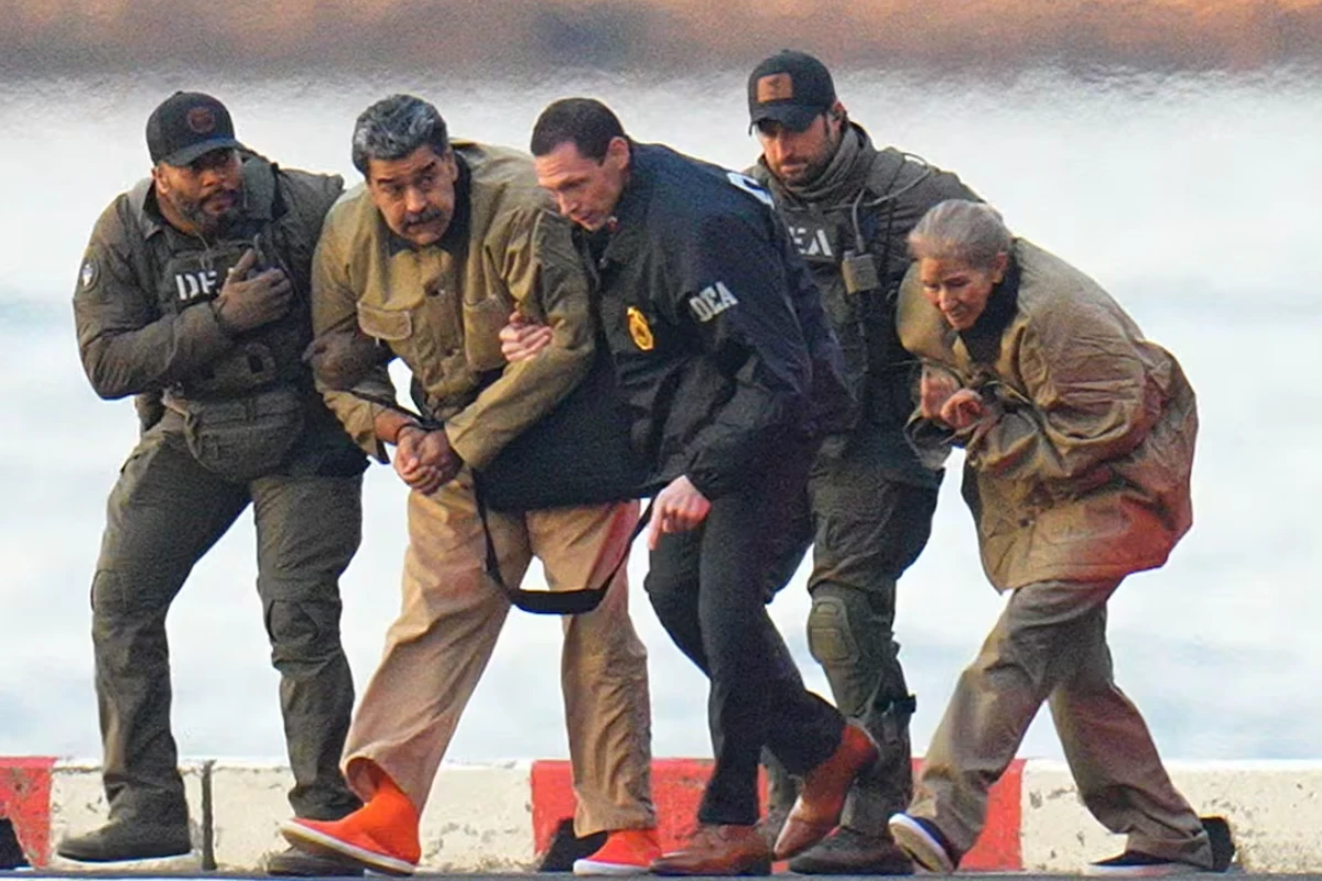 Nicolás Maduro llegando a Nueva York esposado   Foto:  XNY/Star Max