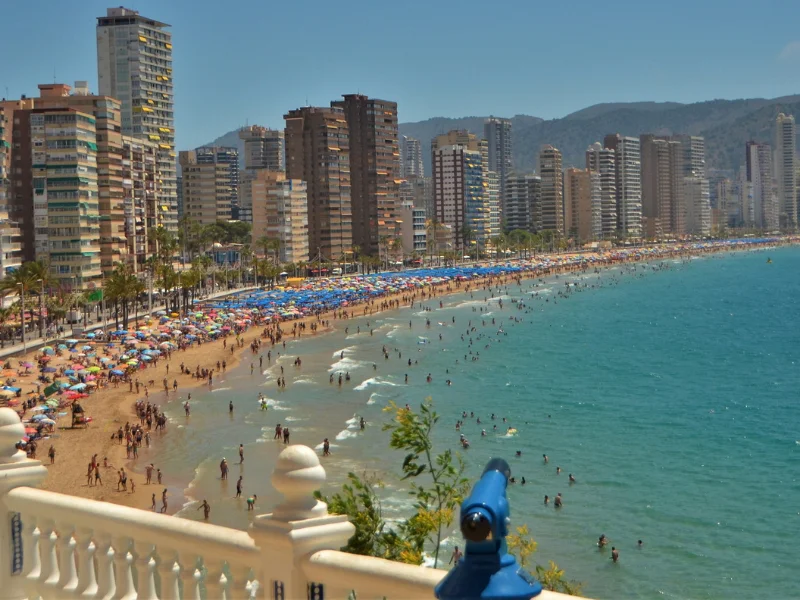 mejores-destinos-turísticos-españa-semana-santa-las-palmas-benidorm-precios