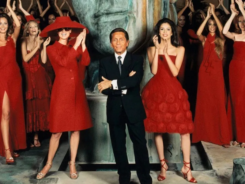 valentino-garavani-herederos-testamento-castillos-obras-arte|Foto: Getty Images ¿Quién hereda la fortuna de Valentino Garavani? Análisis del testamento del diseñador, valorado en 2.000 millones, sus castillos y su familia de elección