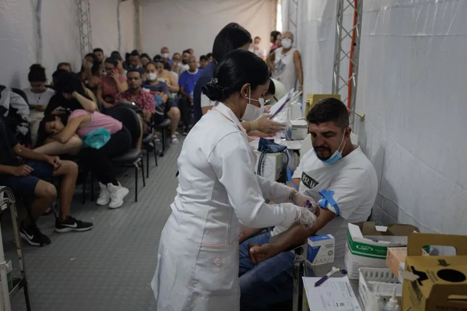pacientes infectados y sospechosos de padecer dengue - São Paulo (Brasil). Foto: EFE/Isaac Fontana