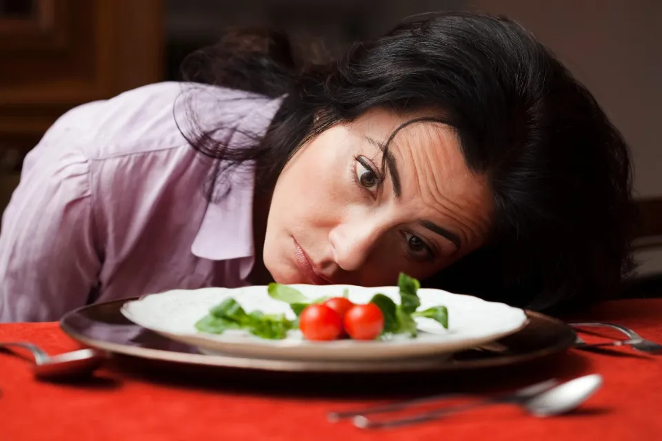 "Los españoles tenemos una mala relación con la comida", una experta