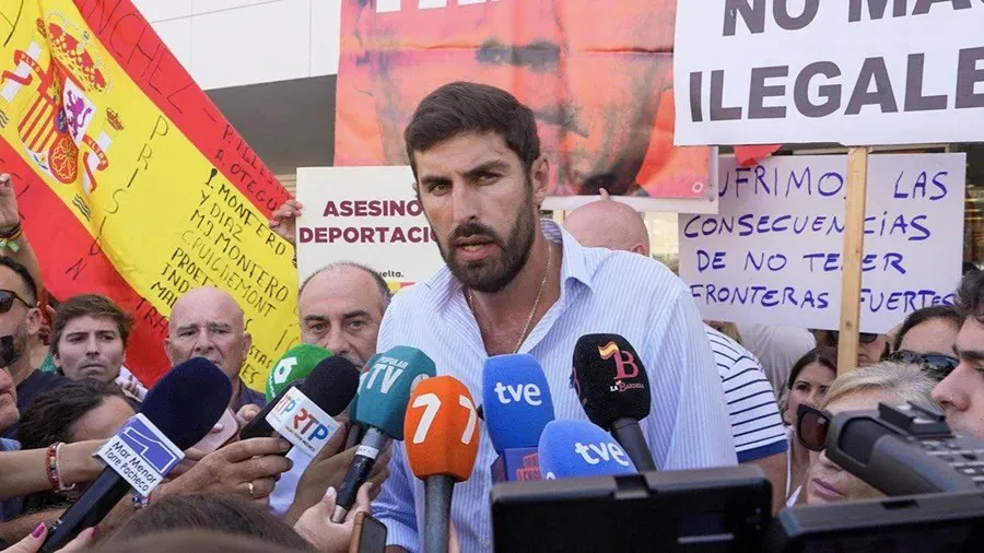 El presidente de VOX en la Región de Murcia, José Ángel Antelo, en Torre Pacheco|Foto: EFE/Vox/Daniel Sabiote