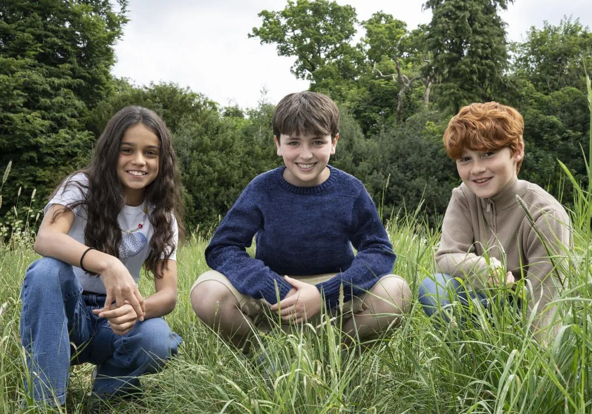 Arabella Stanton (Hermione Granger), Dominic McLaughlin (Harry Potter) y Alastair Stout (Ron Weasly) |Foto: HBO