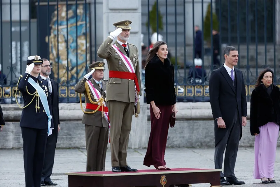 Los Reyes Felipe VI-Letizia-Princesa de Asturias-Pedro Sánchez-Margarita Robles-EFE/JuanJo Martín