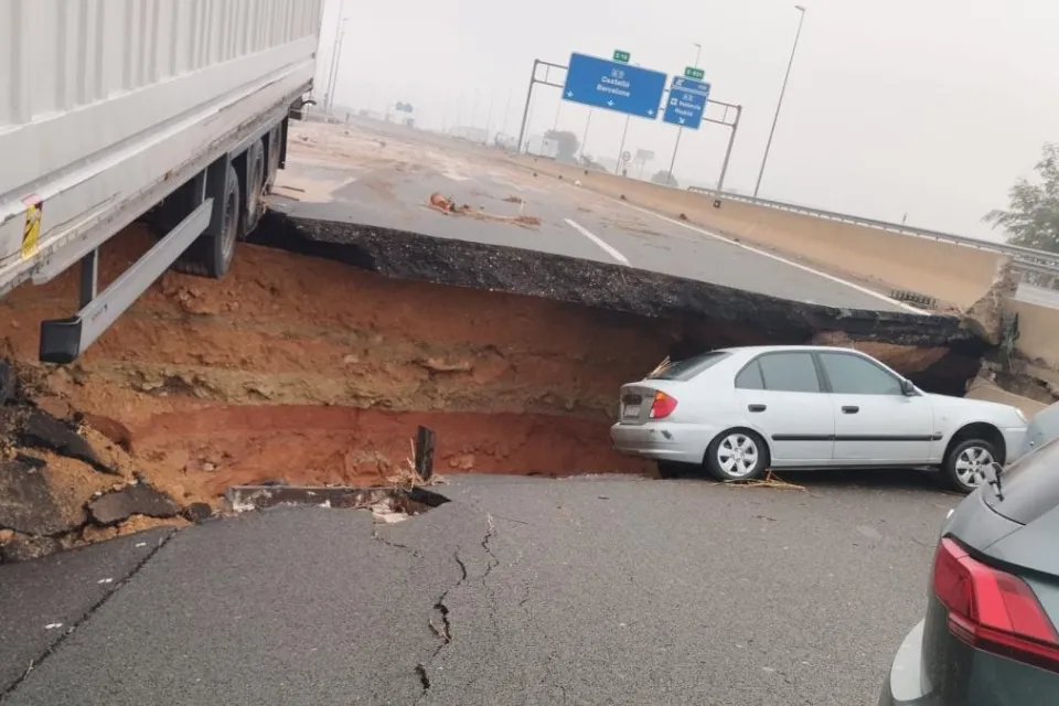 Carreteras cortadas DANA | EFE