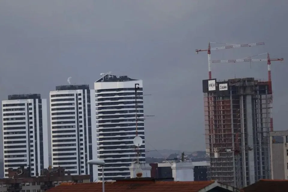 Un bloque de viviendas en construcción en Bilbao|Foto: EFE/Luis Tejido