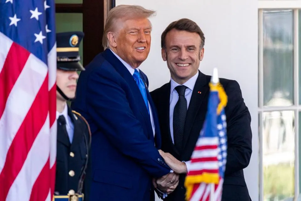 El presidente estadounidense Donald J. Trump -  presidente francés Emmanuel Macron - EFE/Shawn Thew