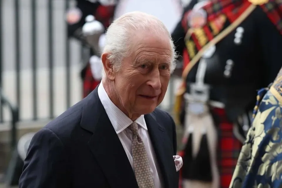 El rey Carlos III|Foto: EFE/Neil Hall  Carlos III es visto en público tras haber sido ingresado por el tratamiento contra su cáncer 