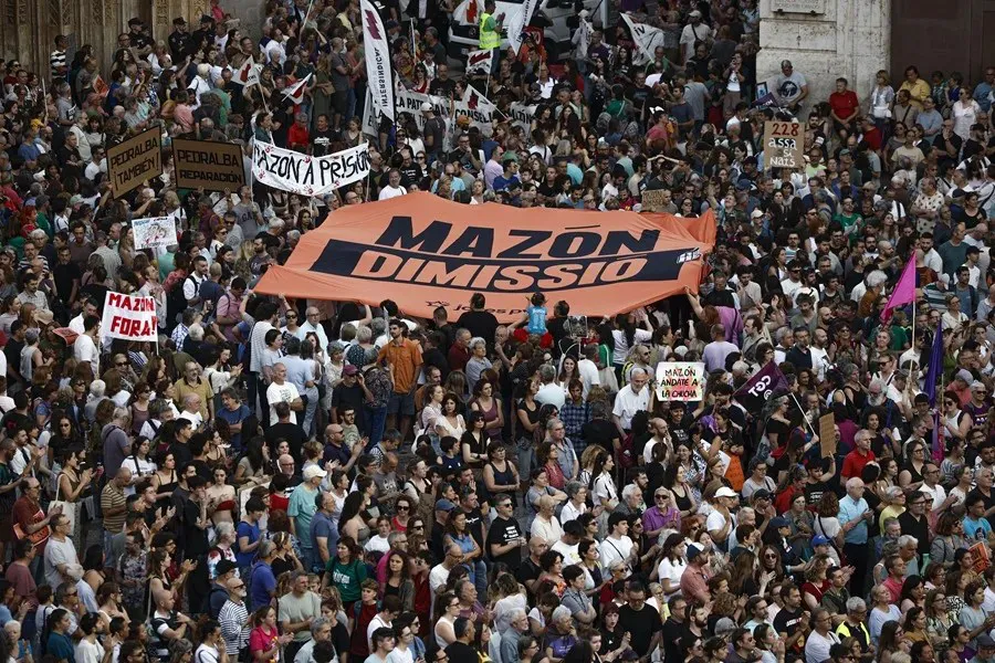 Vista de la séptima manifestación para pedir la dimisión de Carlos Mazón por su gestión de la dana|Foto: EFE/Biel Aliño