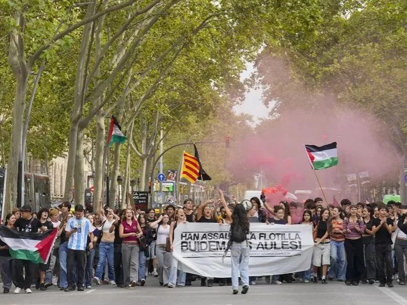 Estudiantes protestan y bloquean facultades por Gaza en Barcelona|Foto: EFE/Alejandro García