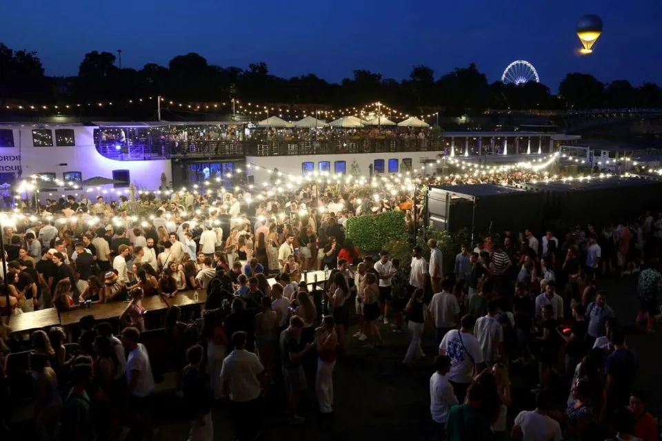 Festival anual de música callejera de Francia en el río Sena en París|Foto: CNN Romain Perrocheau/AFP/Getty Images