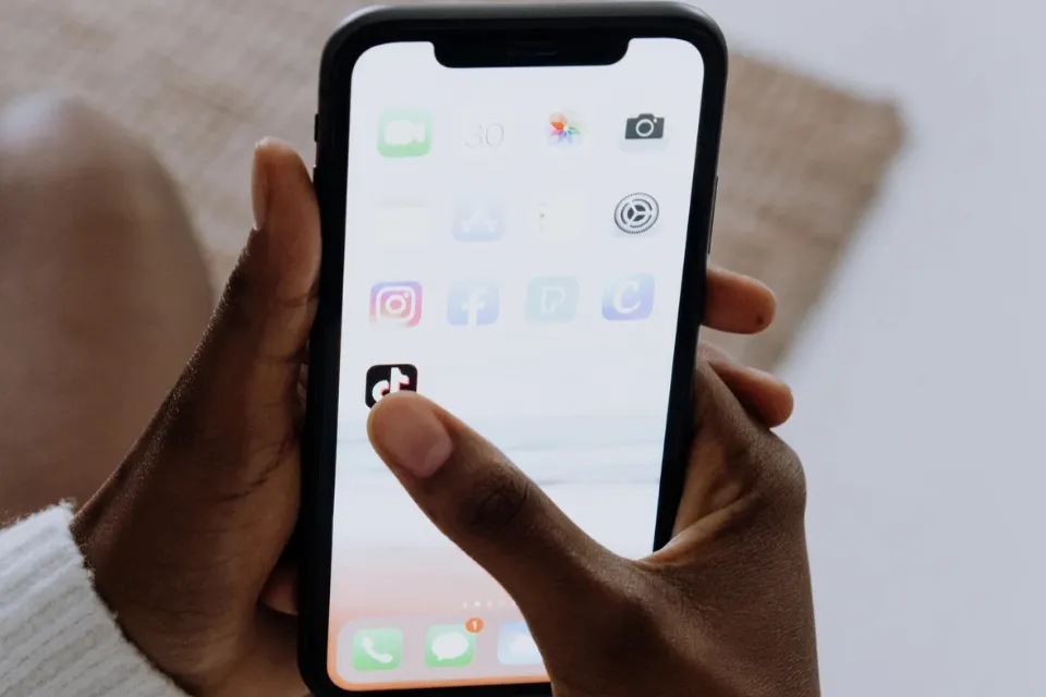 Multa a TikTok Multa a TikTok por transferir datos personales de Europa a China

