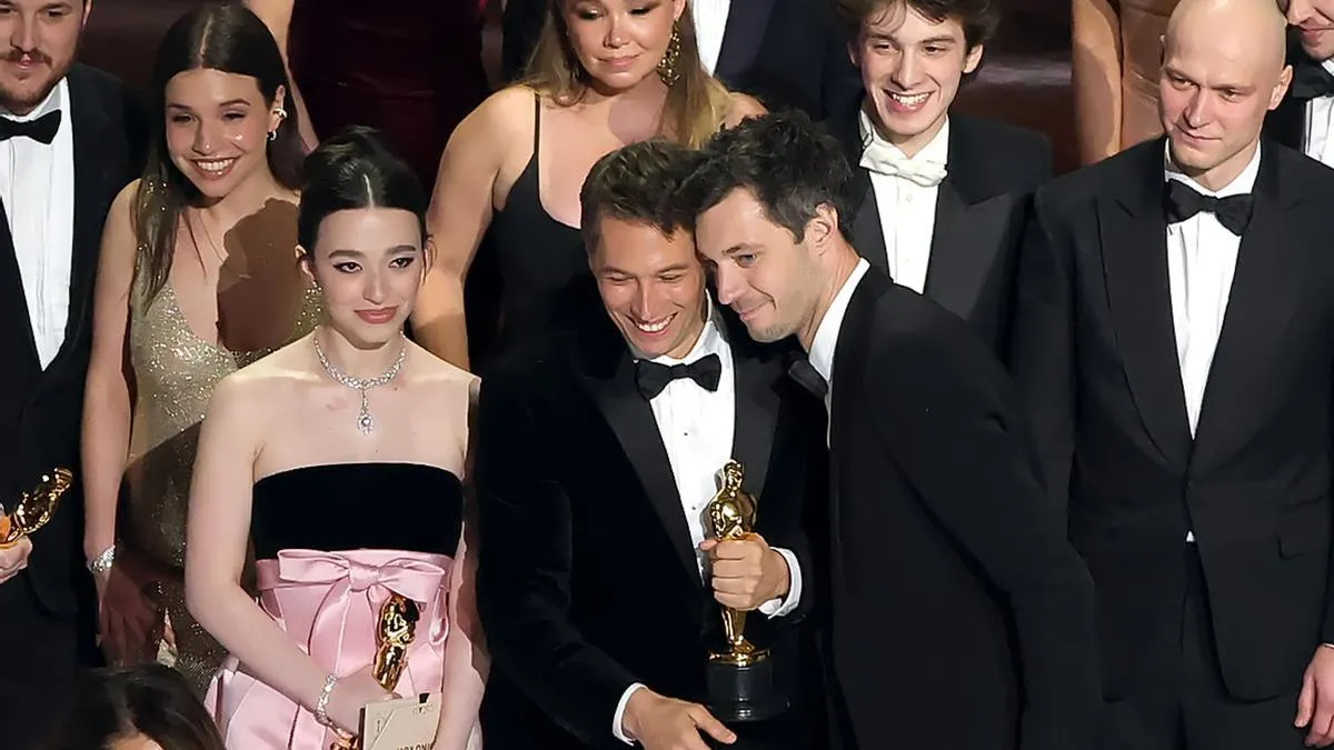 El equipo de Anora en los premios Oscar | Foto: Getty Images / Kevin Winter Anora', la película de Sean Baker, fue la gran triunfadora en la 97.ª edición de los premios Oscar