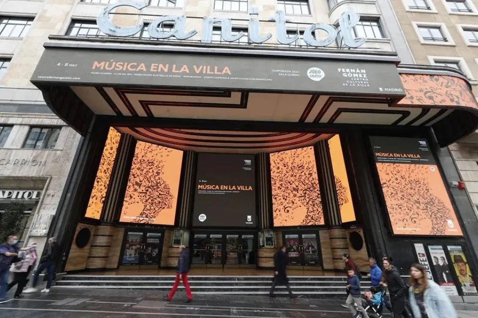 Entrada del Cine Capitol|Foto: EFE/Javier Lizón