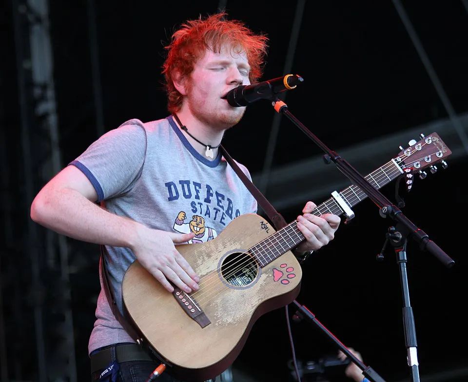 Ed Sheeran en el Festival Frequency de Austria|Wikimedia Commons / Christopher Johnson  Ed Sheeran sorprende en Nueva Orleans con un concierto improvisado en plena calle y estrena su nueva canción “Azizam”