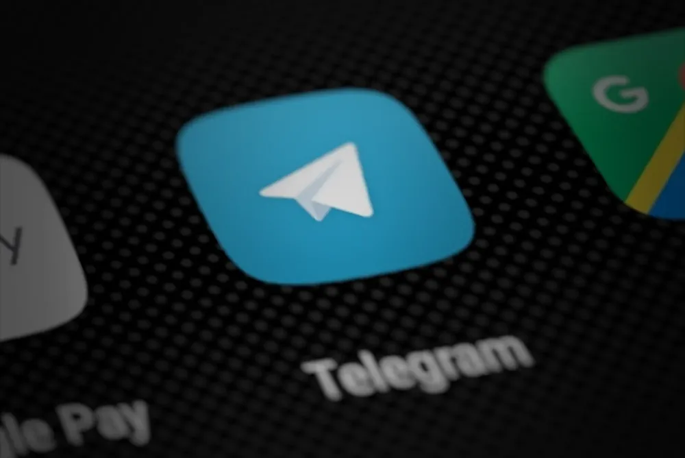 Telegram_app_icon_on_smartphone_screen_(perspective_render)_(49896396508)
