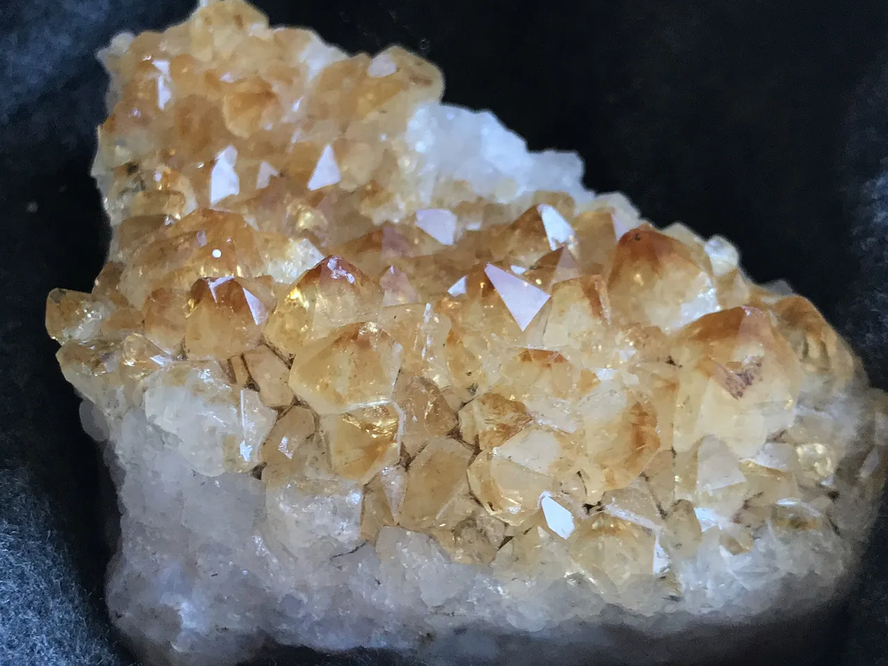citrine-3852605_1280