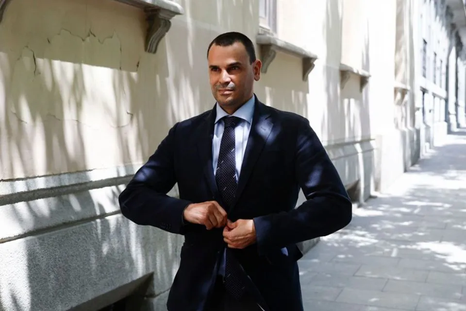 Alberto González Amador, pareja de la presidenta de Madrid, Isabel Díaz Ayuso|Foto: EFE Rodrigo Jiménez La Audiencia de Madrid respalda ampliar la investigación a Alberto González Amador, pareja de la presidenta de Madrid, Isabel Díaz Ayuso 