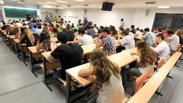 Convocatoria de becas estudiantes| Foto: EFE Desde este lunes 24 de marzo inicia la convocatoria general de becas al estudio del Ministerio de Educación, Formación Profesional y Deportes para el curso 2025-2026