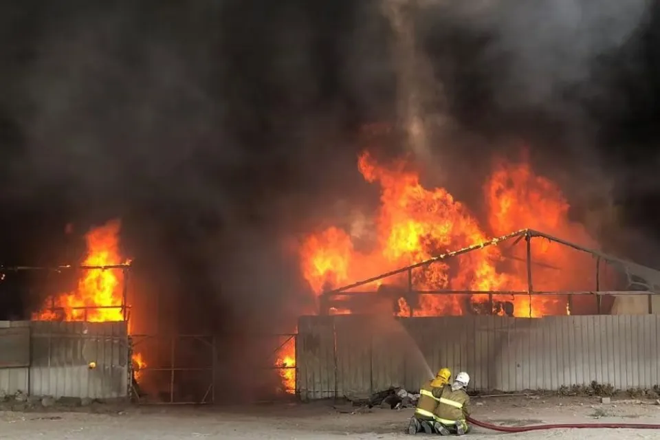 Incendio de edificio en Kuwait/ KUWAIT FIRE FORCE Incendio de edificio en Kuwait/ KUWAIT FIRE FORCE