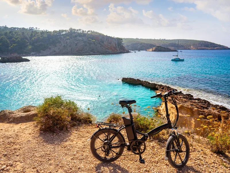 Senderismo en Baleares: rutas naturales, patrimonio y sostenibilidad