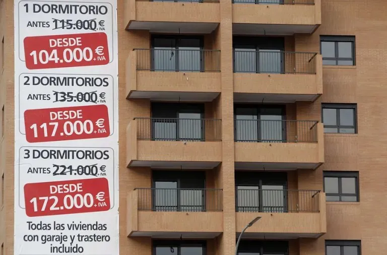 Un edificio de viviendas en venta. EFE-Kai Försterling