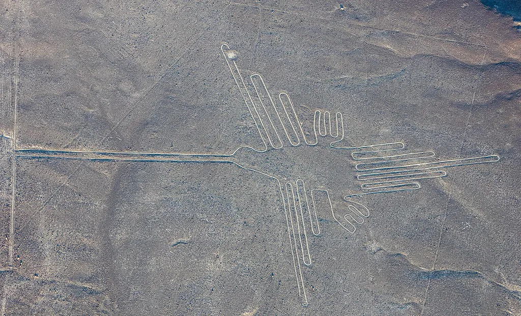 Lineas de Nazca, figura de colibrí| Foto: Diego Delso / Wikimedia Commons