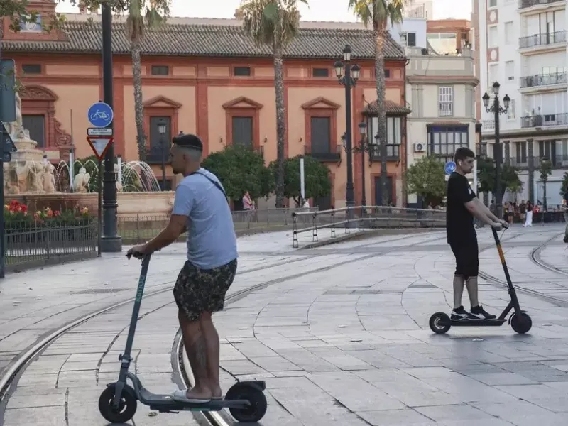 baliza-v16-obligatoria-espana-2026-registro-patinetes-electricos-dgt|Foto: Rocío Ruz/Europa Press