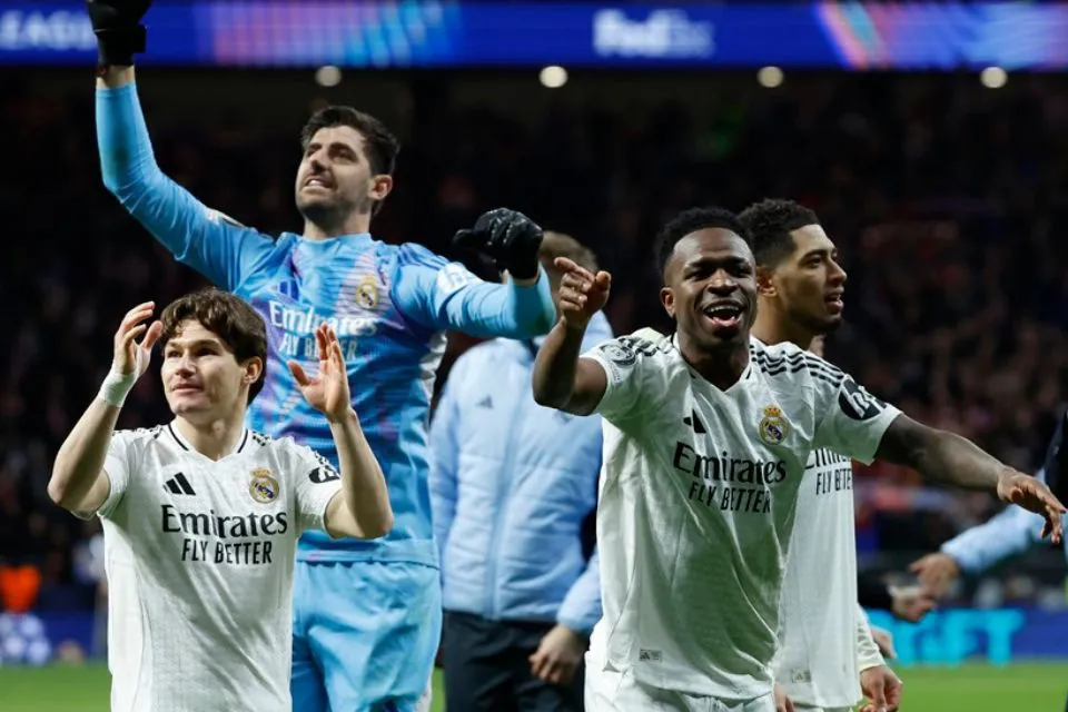 Los jugadores del Real Madrid celebran su pase a cuartos de la Liga de Campeones|Foto: EFE Juanjo Martín Liga de Campeones: estos son los equipos que se enfrentarán en los cuartos de final
