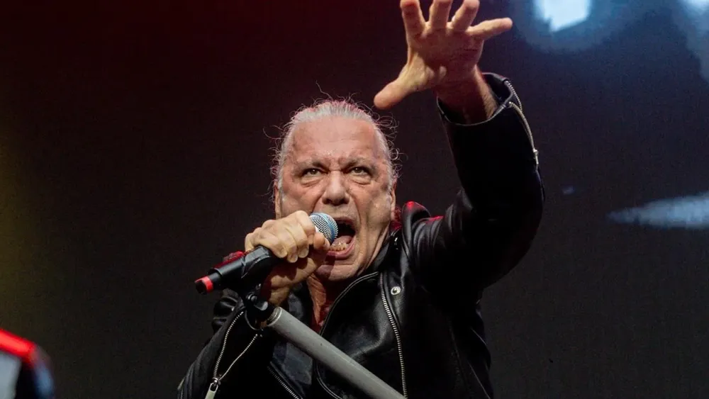 Vocalista de Iron Maiden, Bruce Dickinson, en el concierto de la banda en Madrid. Foto: Ricardo Rubio / Europa Press La banda británica Iron Maiden realizó concierto histórico ante más de 60.000 fanáticos, mezclando potencia, teatralidad y un legado de 50 años que sigue vivo.