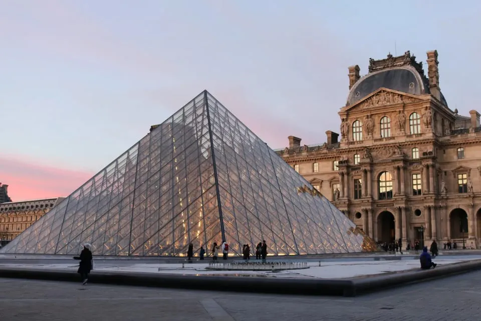 Museo - Louvre - París - Francia 3