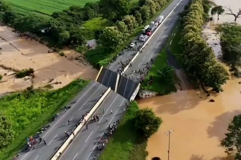 Un puente colapsó en Venezuela por las intensas lluvias|Foto: Infobae