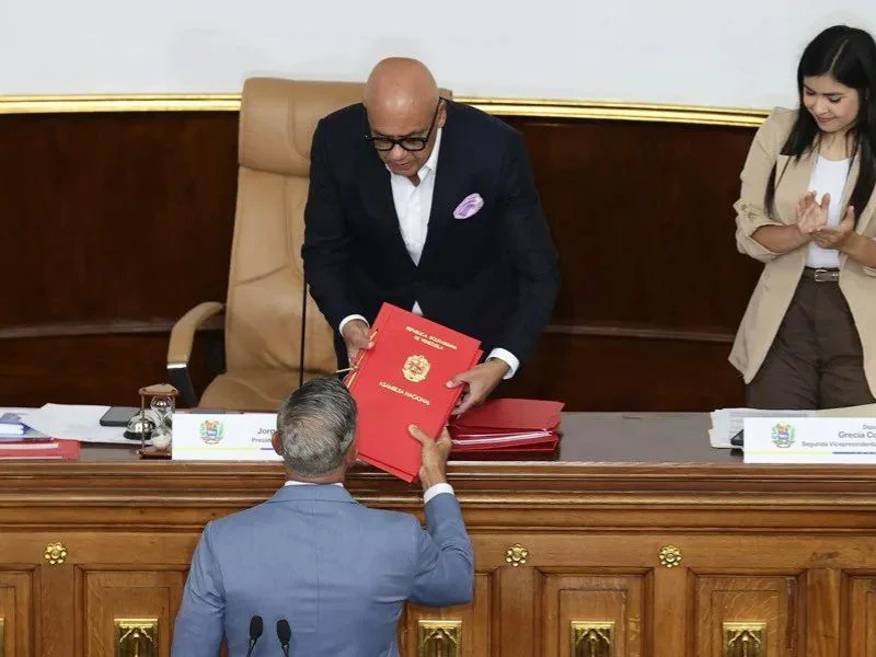 jorge-rodriguez-juramenta-larry-devoe-asamblea-nacional-venezuela|Foto: EFE 