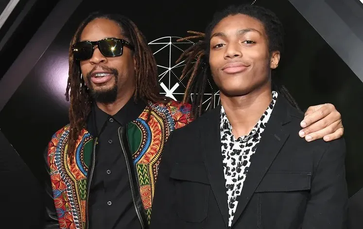 Lil Jon y su hijo Nathan Smith en octubre del 2018 | Foto: Kevin Mazur / Getty El rapero Lil Jon declaró estar "destrozado" y "devastado" tras confirmarse que el cuerpo hallado en un lago de Georgia es el de su hijo de 27 años, Nathan Smith, cuyo fallecimiento no muestra indicios de crimen según las autoridades. 