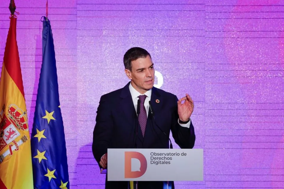 El presidente del Gobierno, Pedro Sánchez, durante su intervención en la clausura del acto. EFE/JJ Guillén