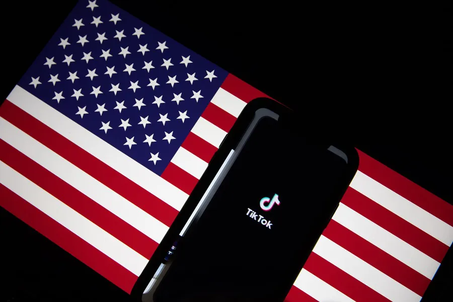 TikTok Trump EEUU | Foto: : EFE/Roman Pilipey  Donald Trump anunció que ya se ha identificado a un comprador para la popular plataforma TikTok