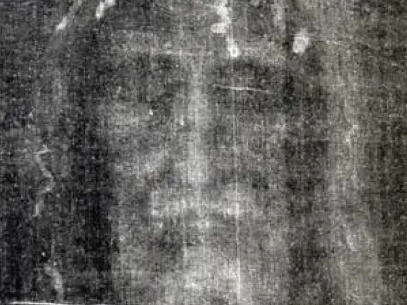 rostro-hiperrealista-de-jesucristo-creado-por-inteligencia-artificial-basado-en-la-sindone|Foto: 20minutos