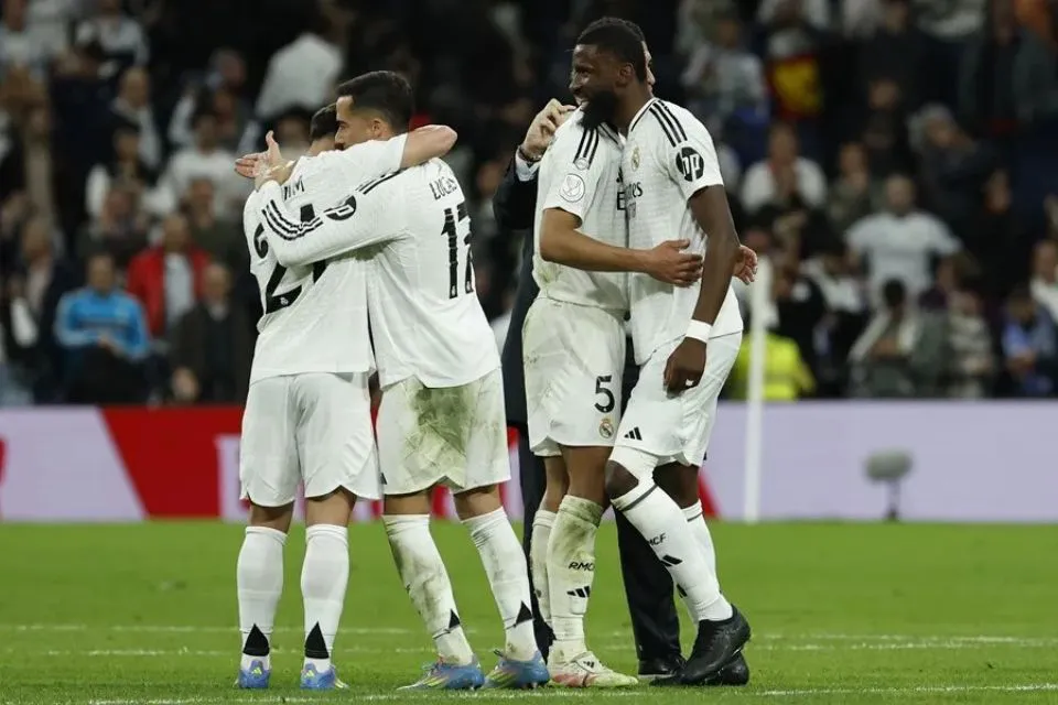 Los jugadores del Real Madrid celebran el pase a la final de la Copa del Rey|Foto: EFE/Chema Moya El Real Madrid clasifica para la final de Copa del Rey
