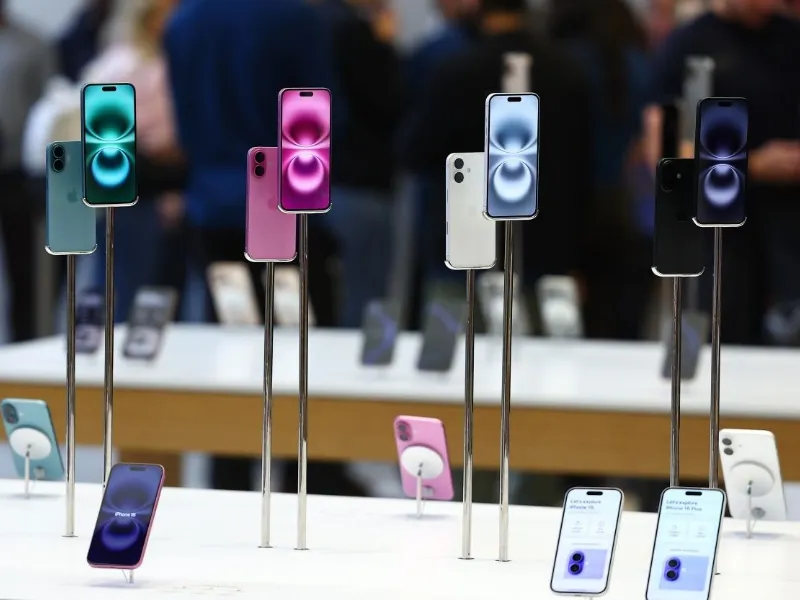 iPhones de la Serie 16 de Apple|Foto: CNN/Peter Nicholls/Getty Images Europe
