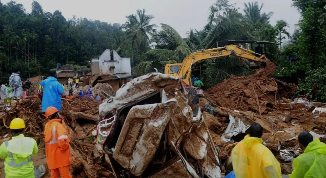 Centenar de personas fallecidas en deslizamientos de tierra en la India / Foto; Agencias 