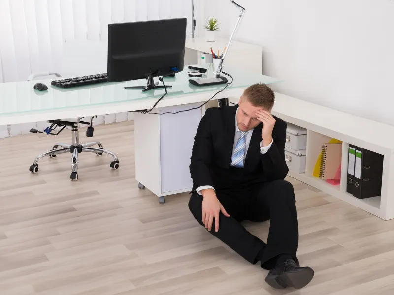 Qué es el síndrome del impostor, cómo identificarlo y superarlo Descubre qué es el síndrome del impostor, cómo afecta a profesionales exitosos y qué estrategias puedes aplicar para superarlo en tu entorno laboral