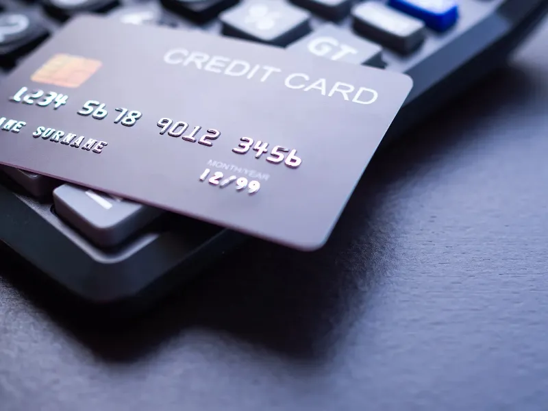 Los jóvenes buscan cuentas bancarias que se adapten al estilo de vida digital, sin comisiones y con beneficios