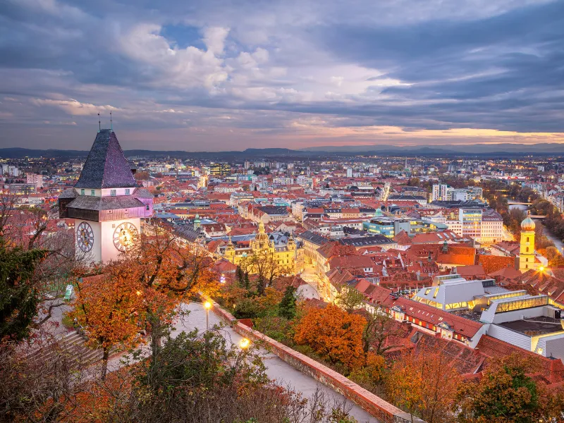 Viajar por Europa en octubre: destinos con sol, cultura y paisajes otoñales  Descubre los mejores destinos para viajar por Europa en octubre: clima cálido, festivales, vino, Halloween y paisajes otoñales sin aglomeraciones