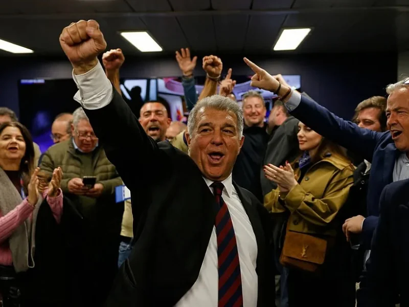 joan-laporta-celebrando-victoria-elecciones-barcelona-camp-nou|Foto: Joan Monfort/AP
