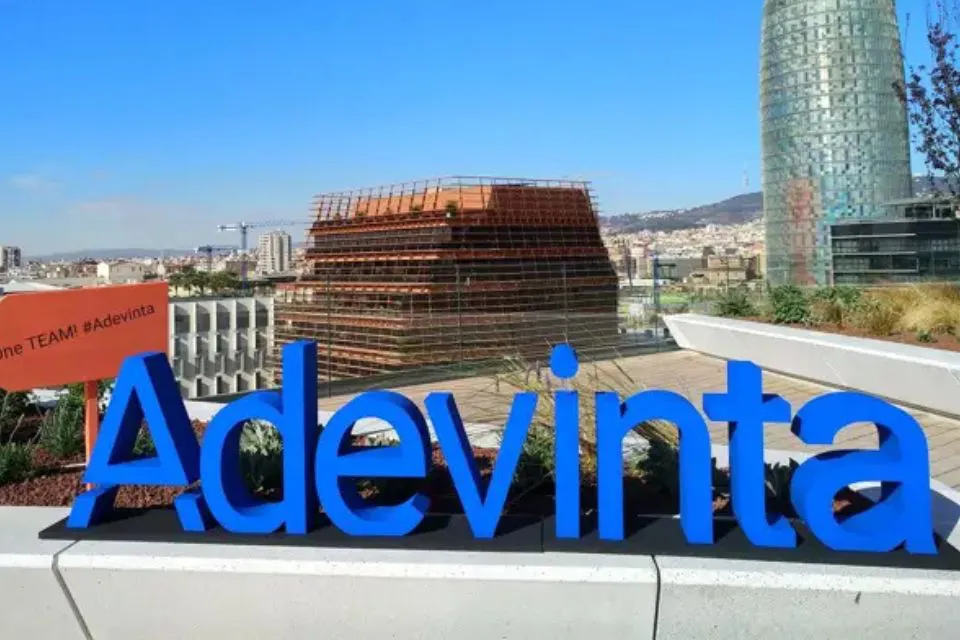 Logo de Adevinta en la oficina de Barcelona|Foto: Europa Press/Adevinta
