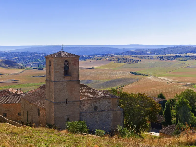 Descubre el pueblo amurallado más desconocido de Guadalajara, según NatGeo Explora Palazuelos, el pueblo medieval amurallado de Guadalajara con castillo, historia y paisajes únicos. Ideal para escapadas tranquilas
