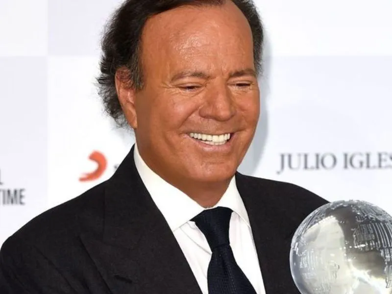 julio-iglesias-comunicado-defensa-legal-mensajes-whatsapp-filtrados|Foto: E.P 